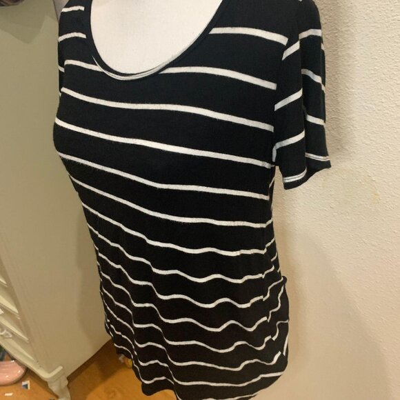 LuLaRoe Classic T Womens Black & White Striped Short Sleeve Top Size S - Picture 2 of 7